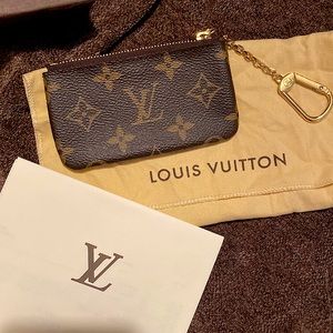 Authentic Like New M62650 Louis Vuitton Key Pouch